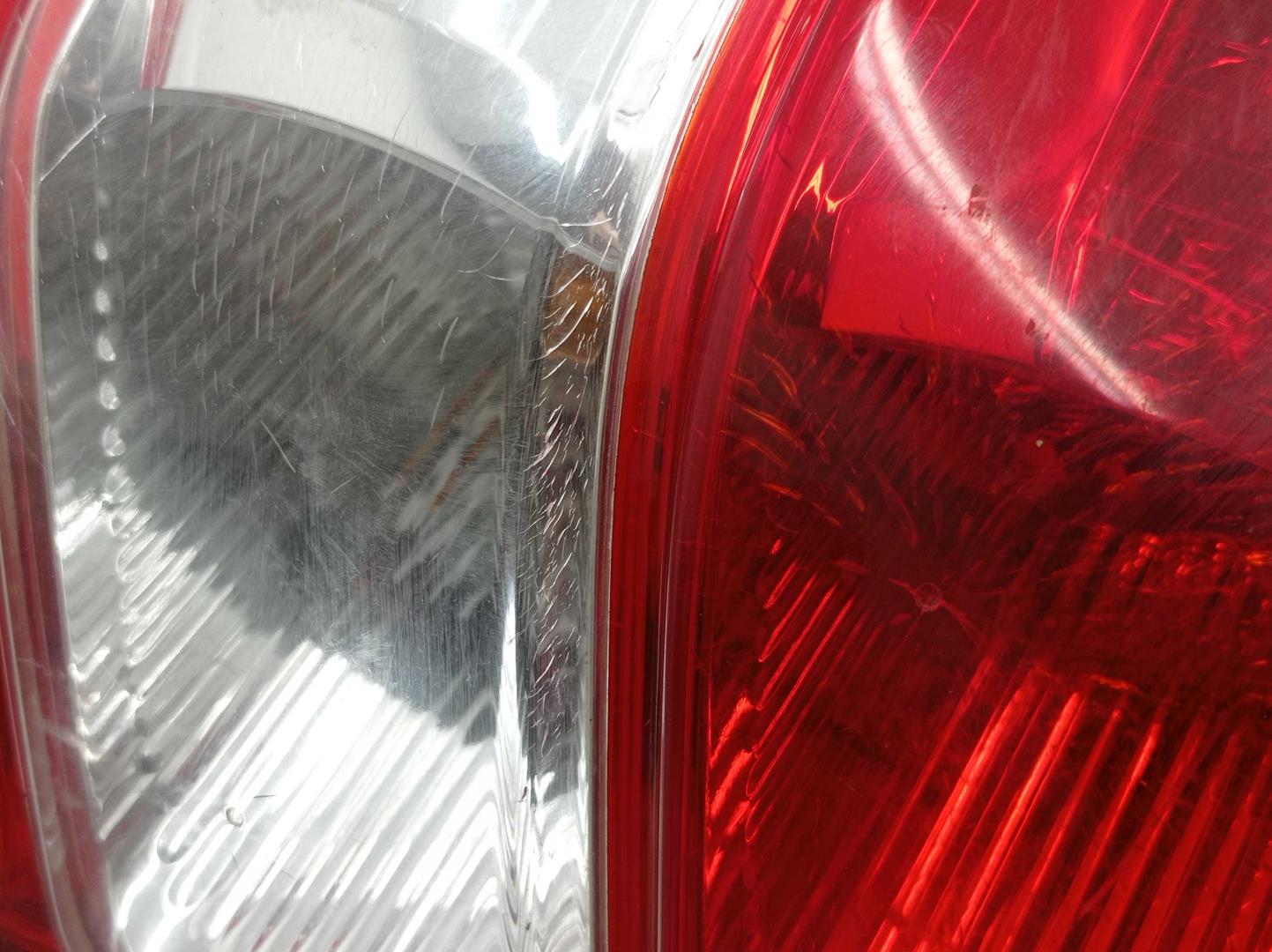 Фонарь задний наружный левый