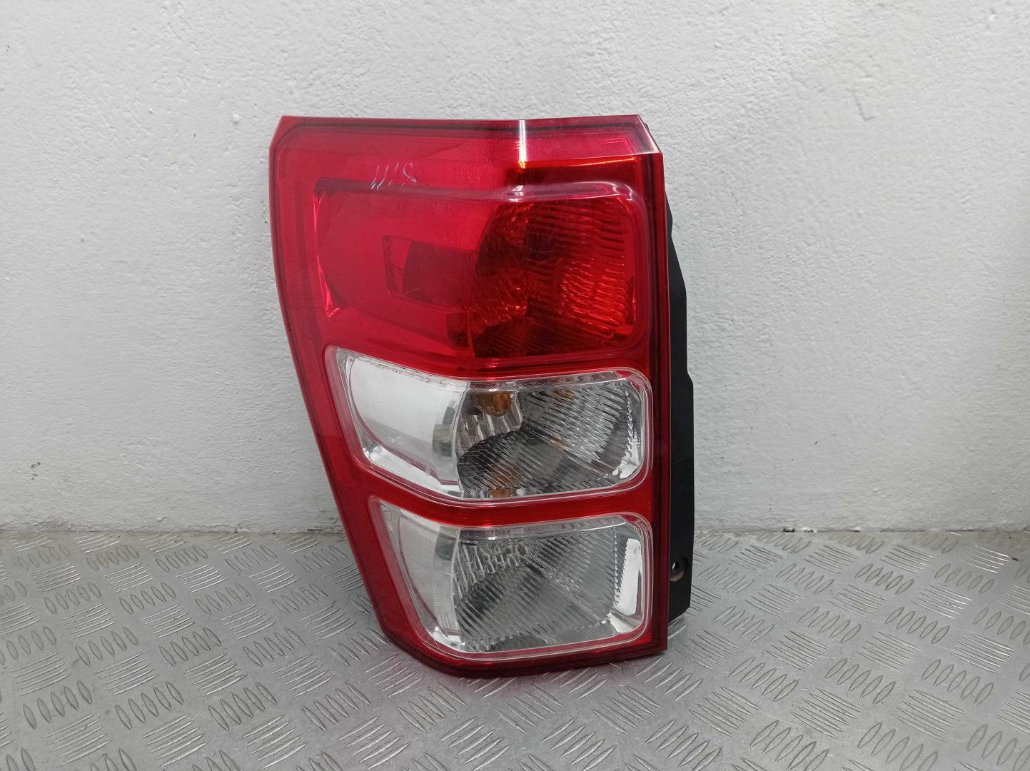 Фонарь задний наружный левый