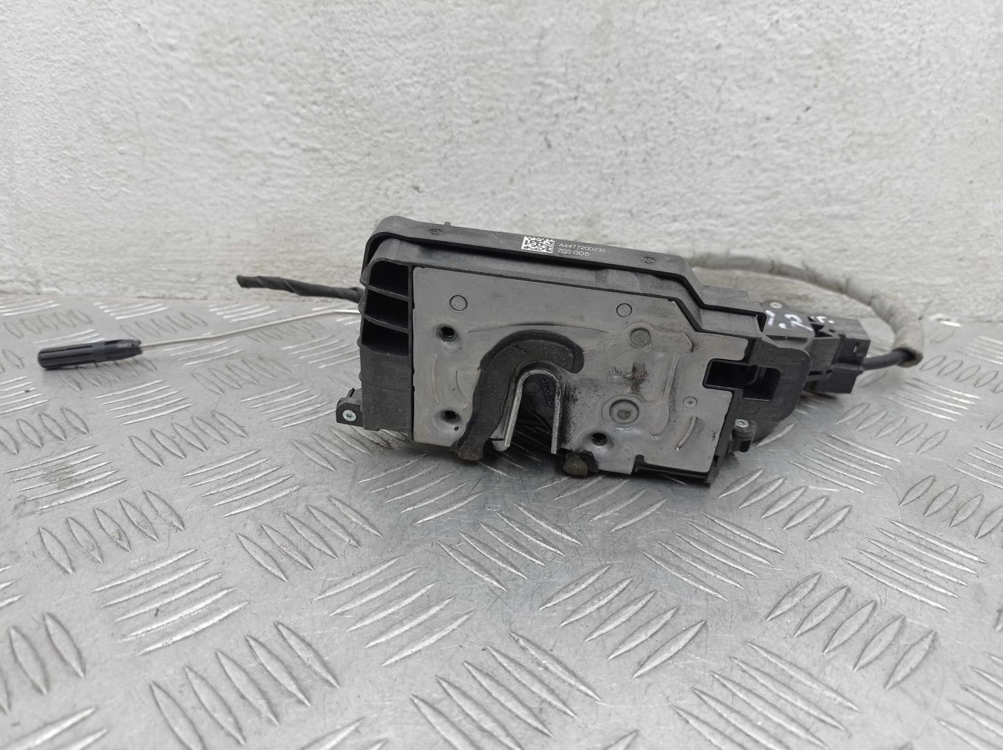 Замок двери передней правой