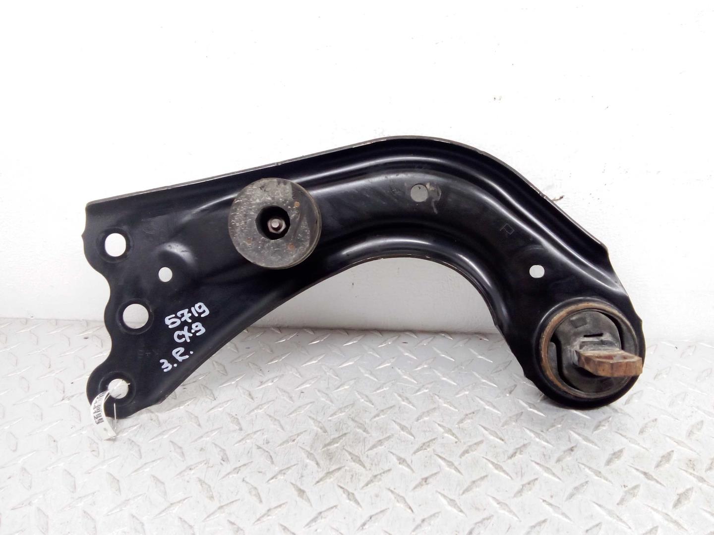 Рычаг задний правый