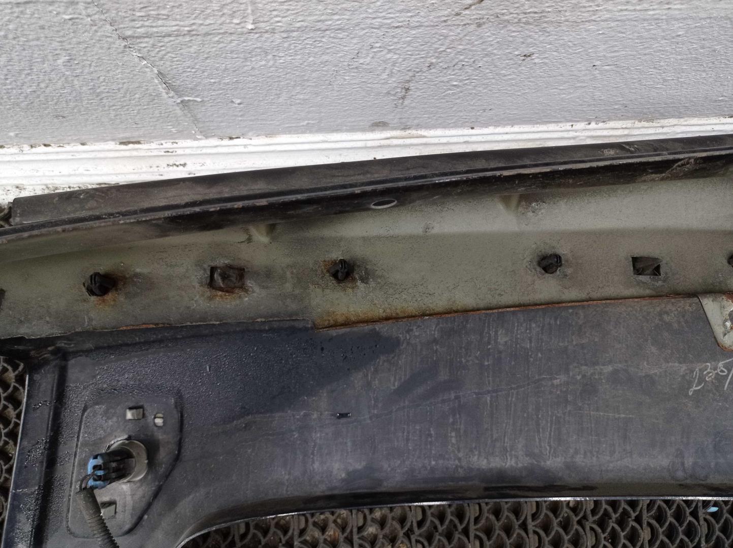 Крыло переднее правое