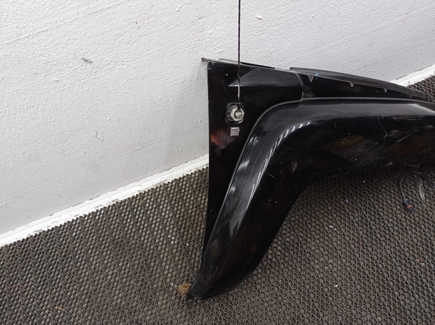 Накладка переднего крыла правого