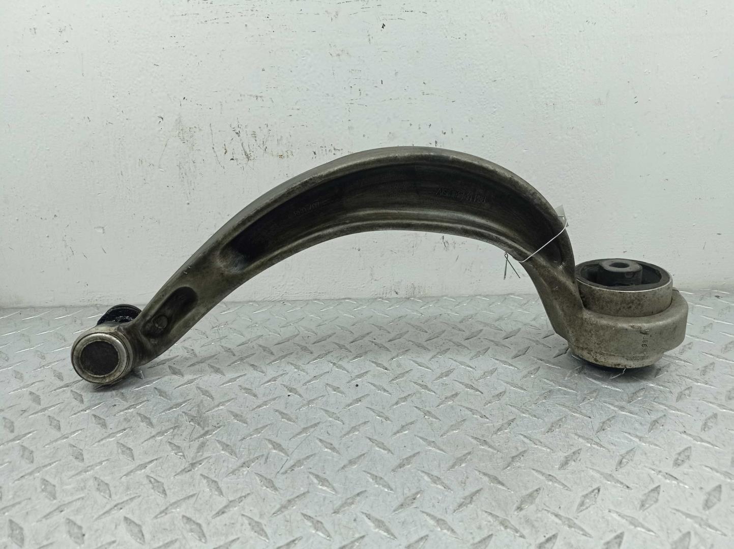 Рычаг передний нижний левый