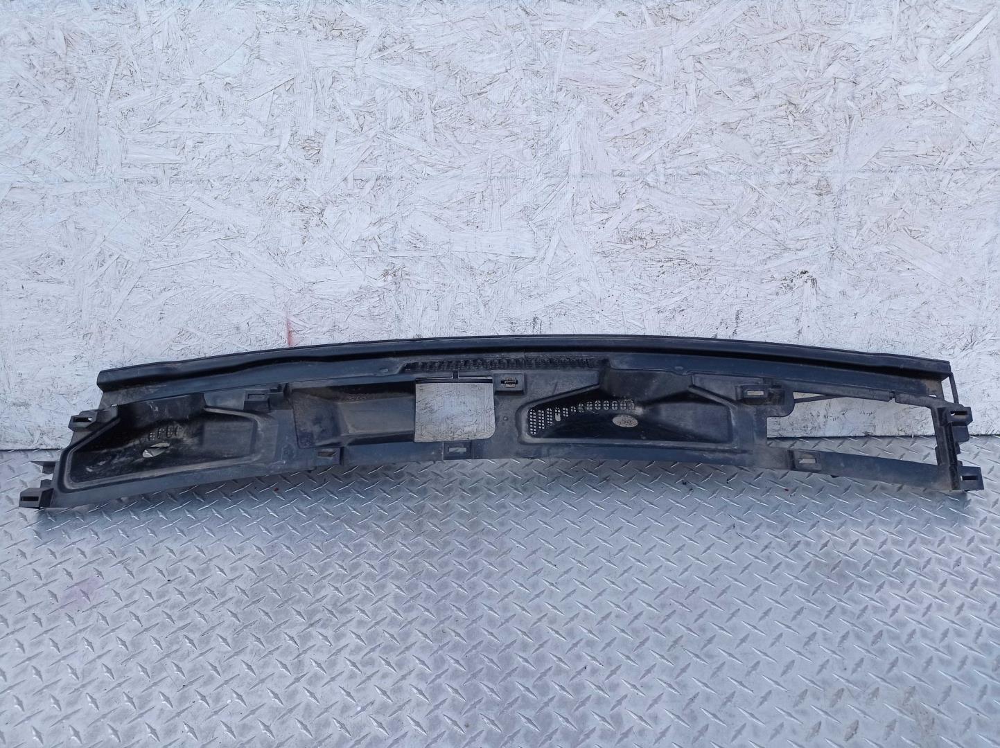 Решетка стеклоочистителей (Жабо)