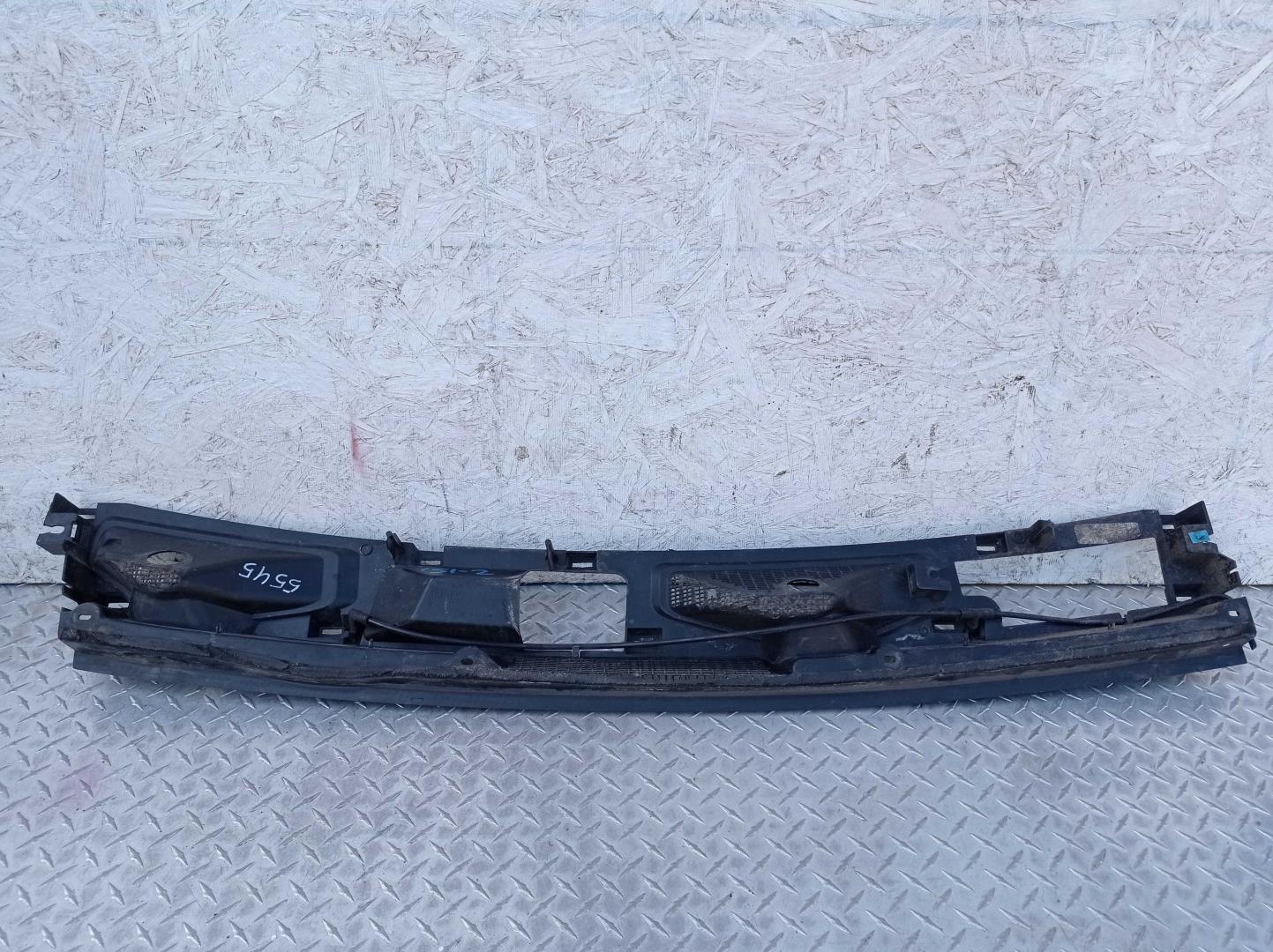 Решетка стеклоочистителей (Жабо)