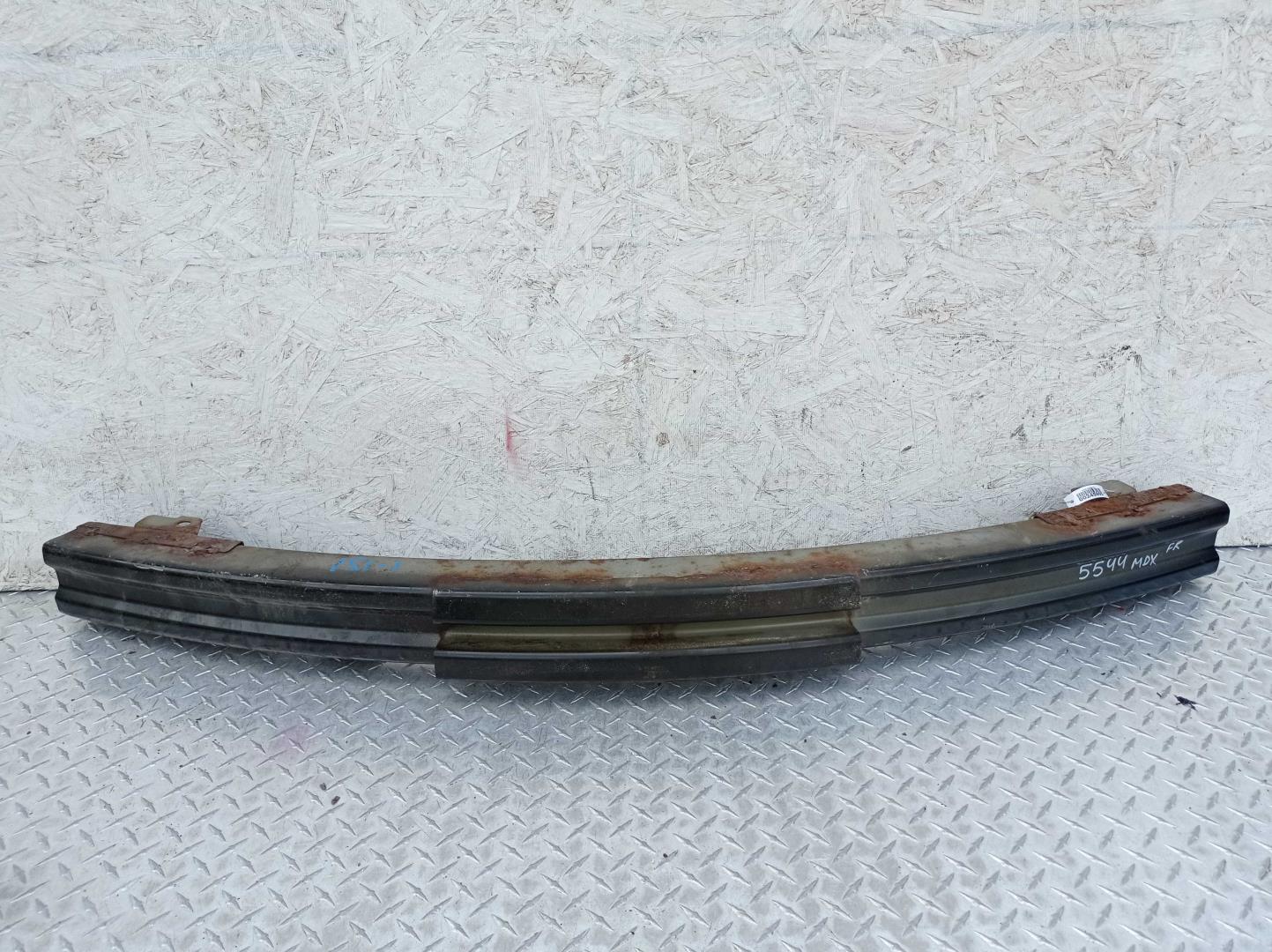 Усилитель переднего бампера