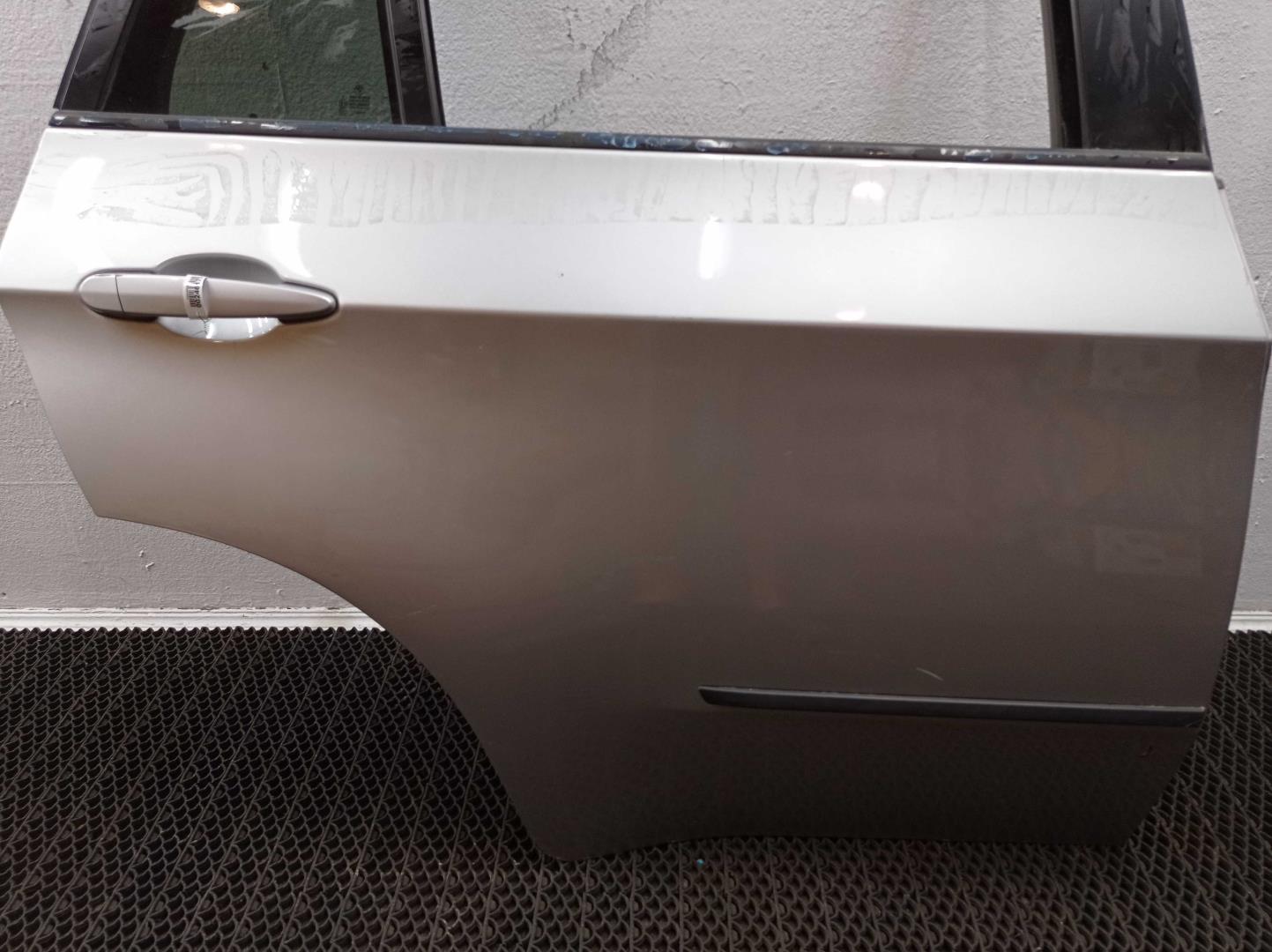 Стекло двери задней правой