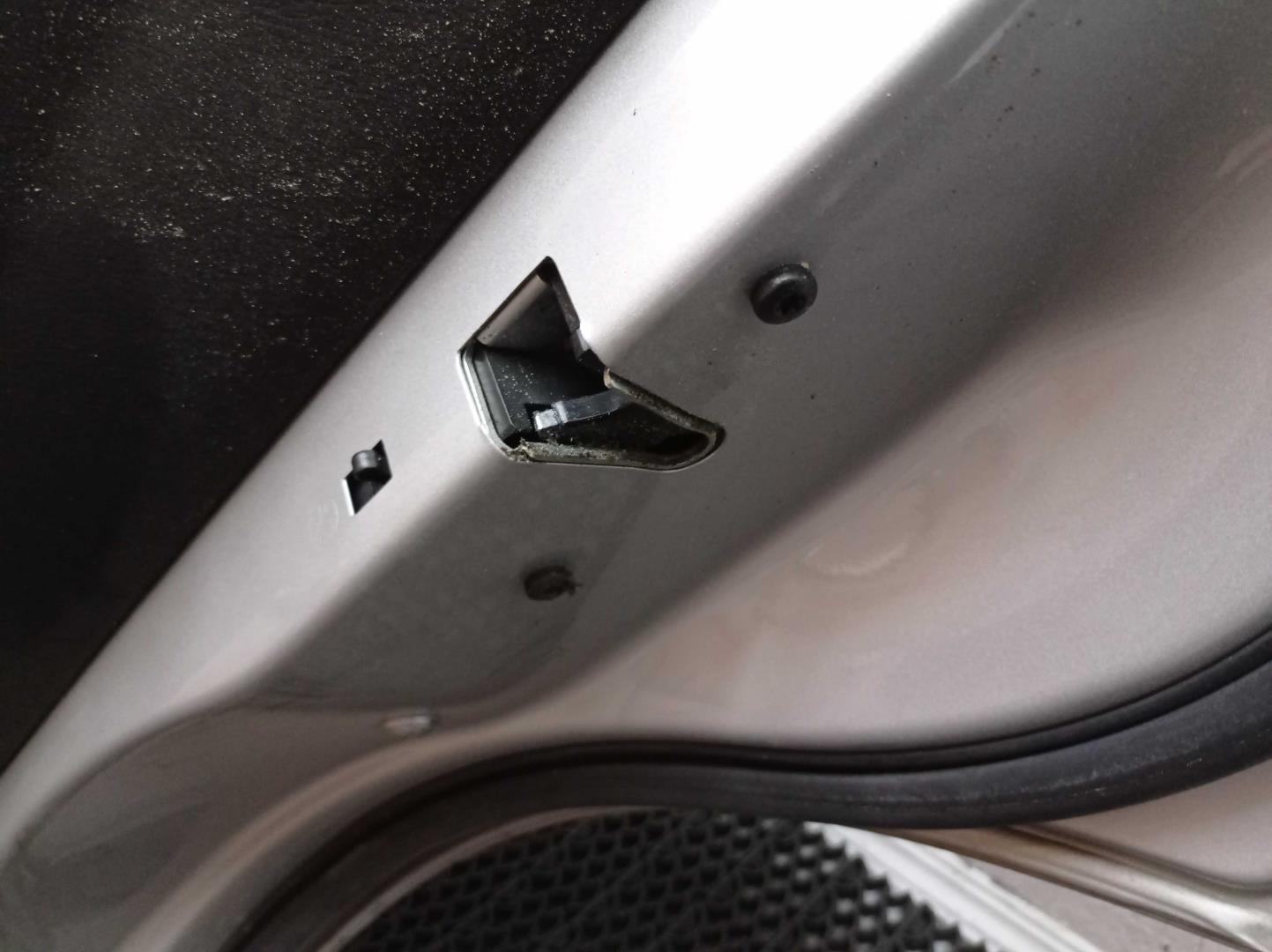 Стекло двери задней правой