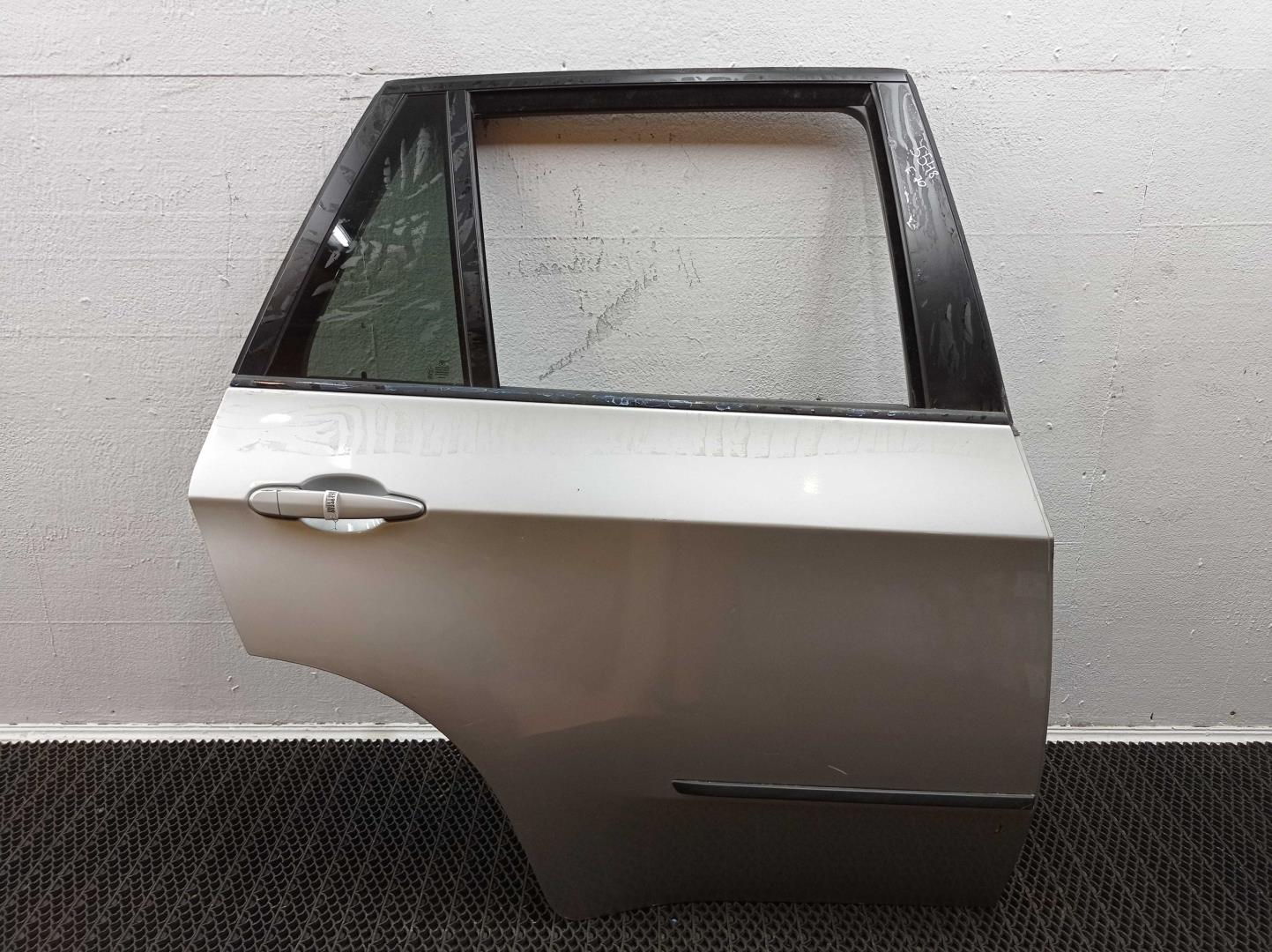 Стекло двери задней правой