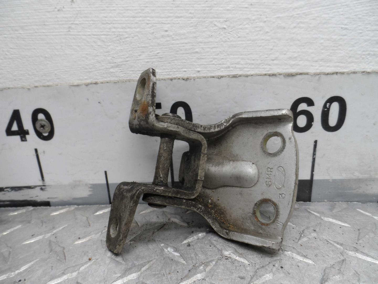 Петля двери