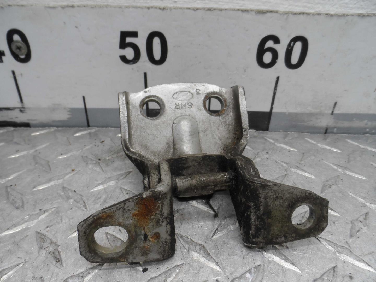 Петля двери