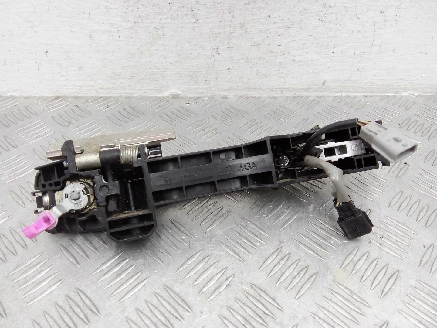 Ручка двери передней наружная левая