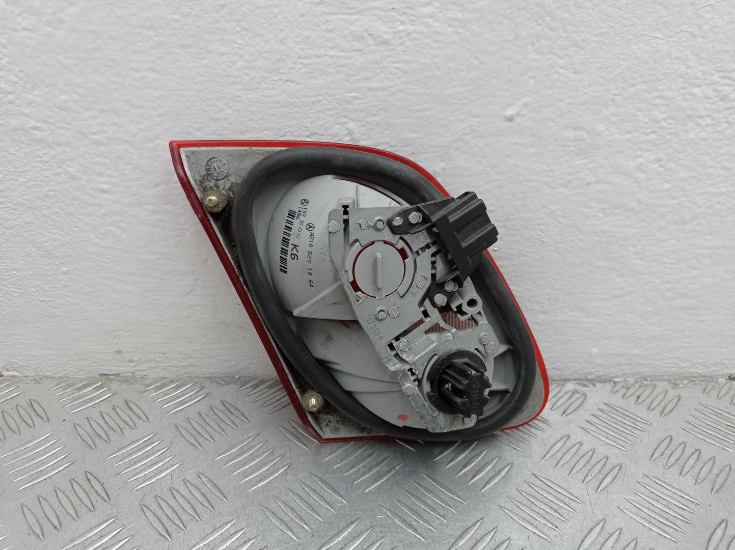 Фонарь задний внутренний правый