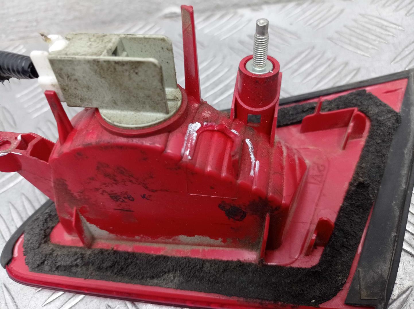 Фонарь задний внутренний левый