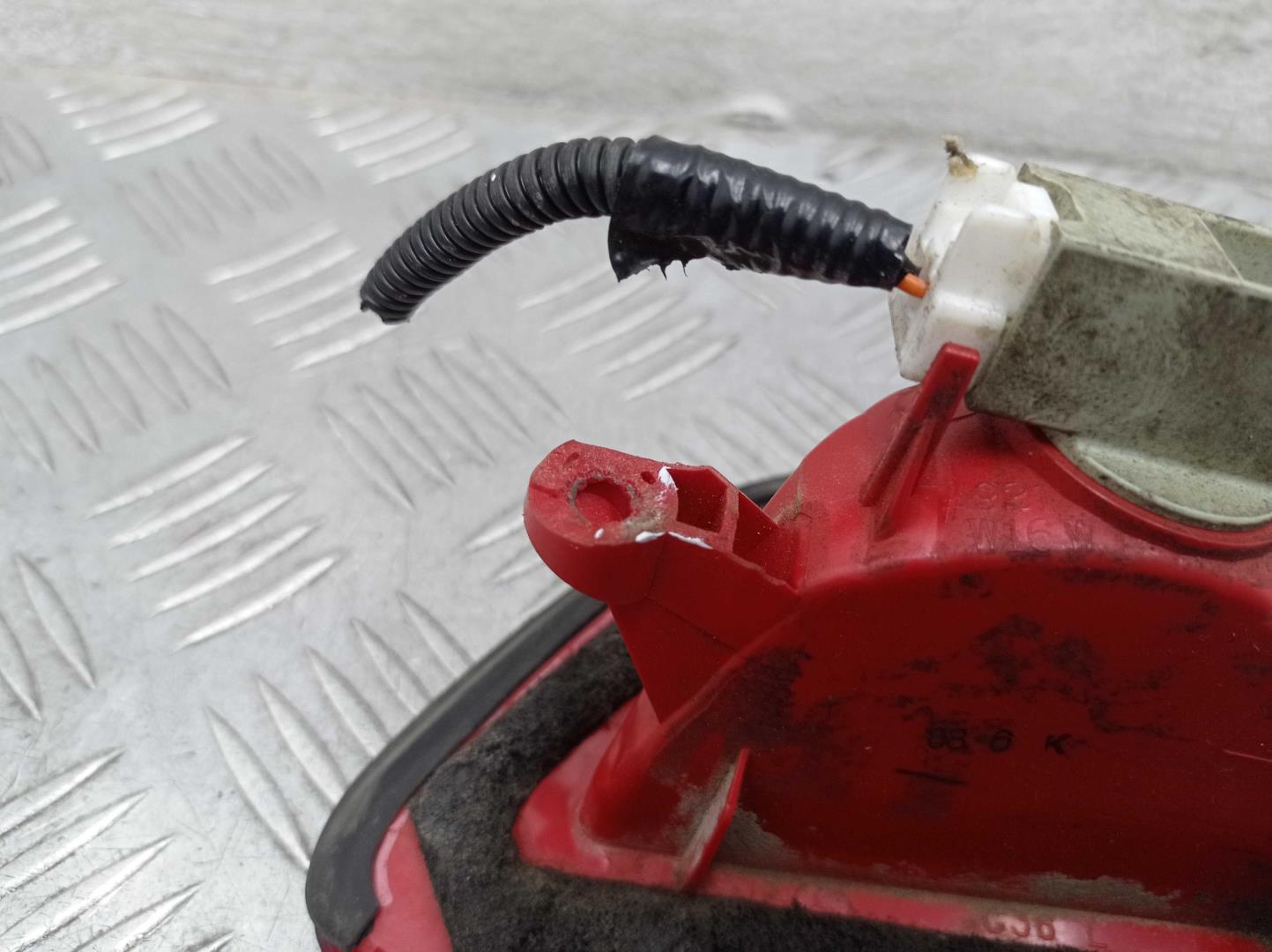 Фонарь задний внутренний левый