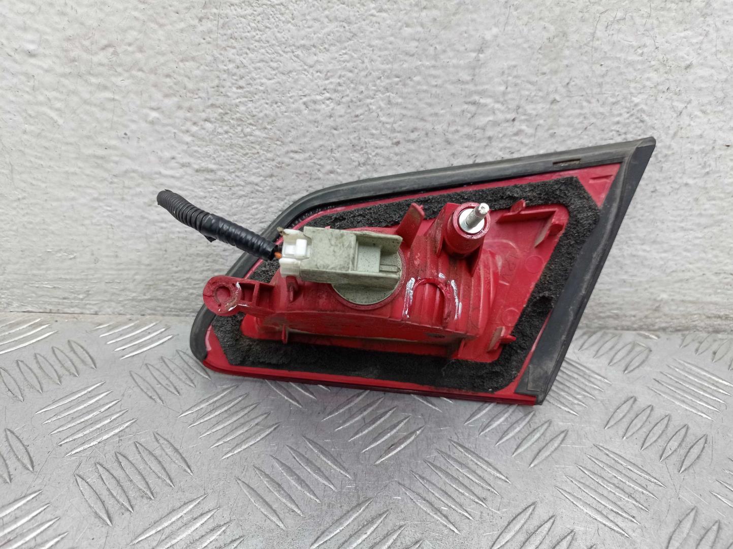 Фонарь задний внутренний левый