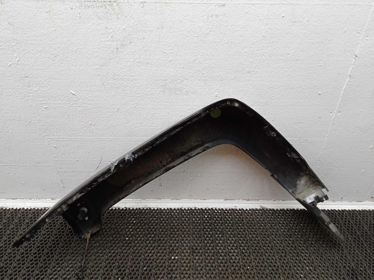 Накладка переднего крыла правого