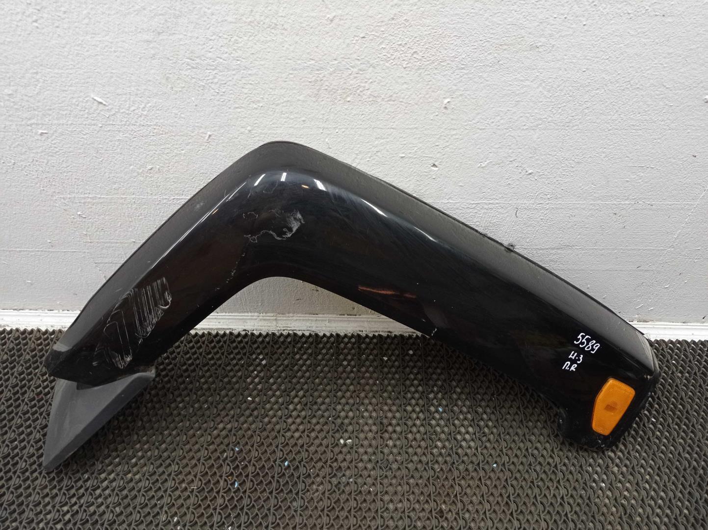 Накладка переднего крыла правого