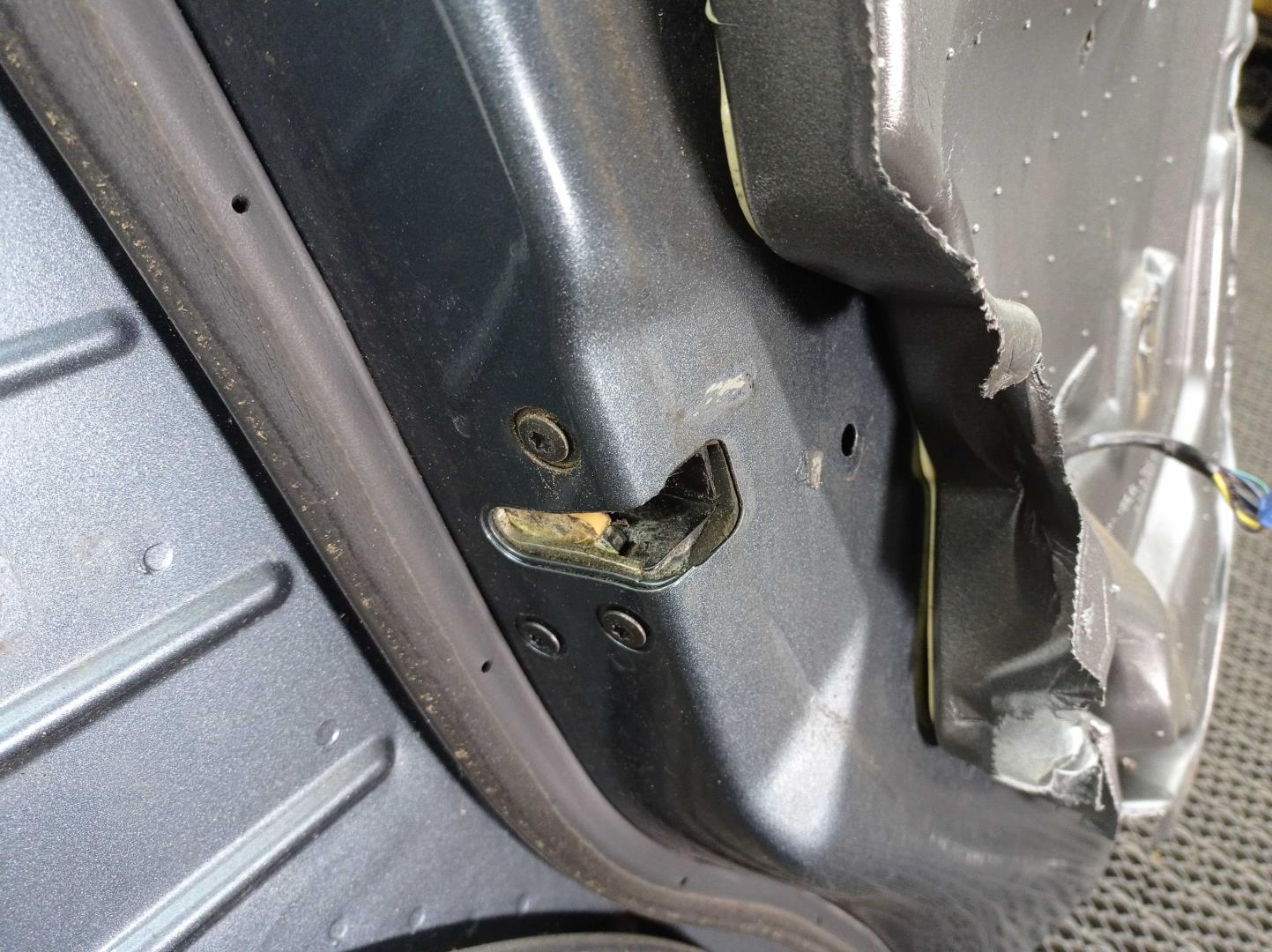 Дверь задняя левая