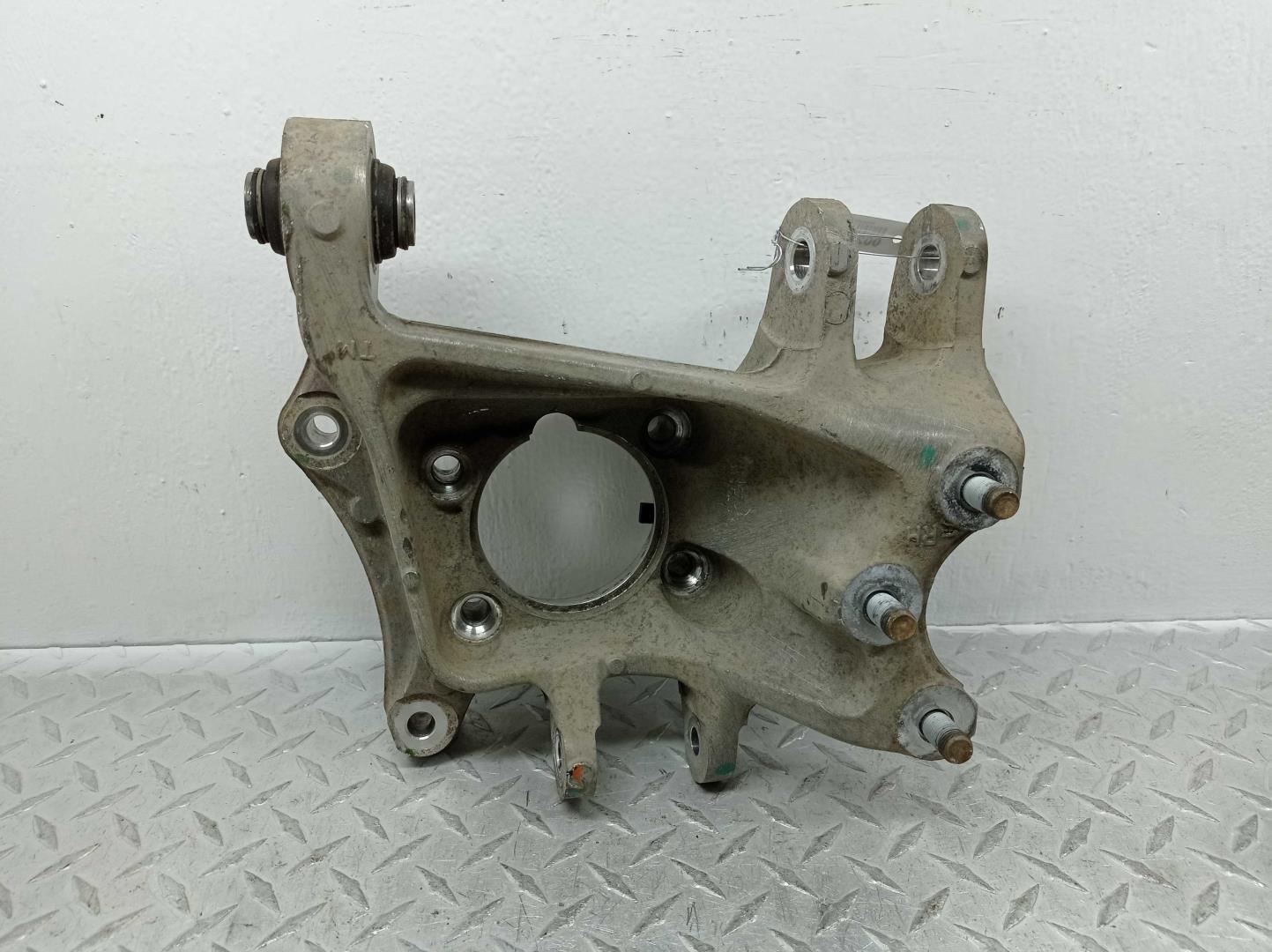 Кулак поворотный задний правый