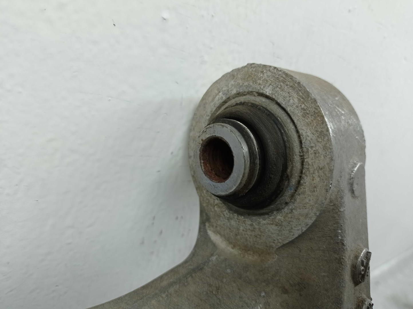 Кулак поворотный задний правый