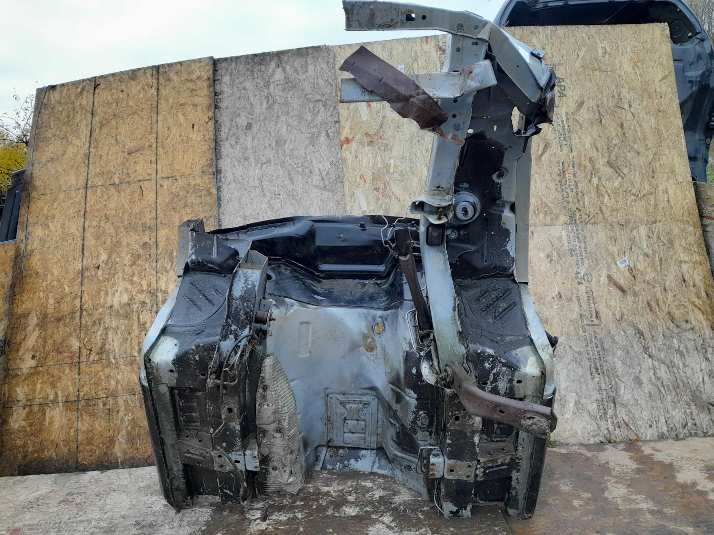 Лонжерон передний левый