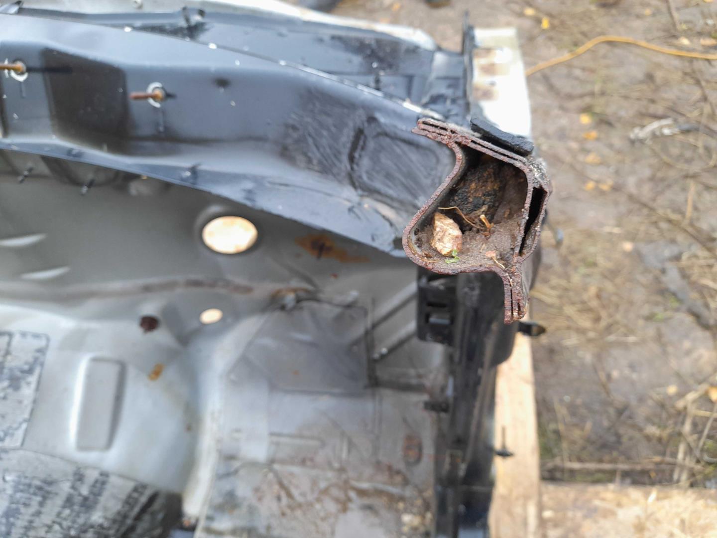 Лонжерон передний левый