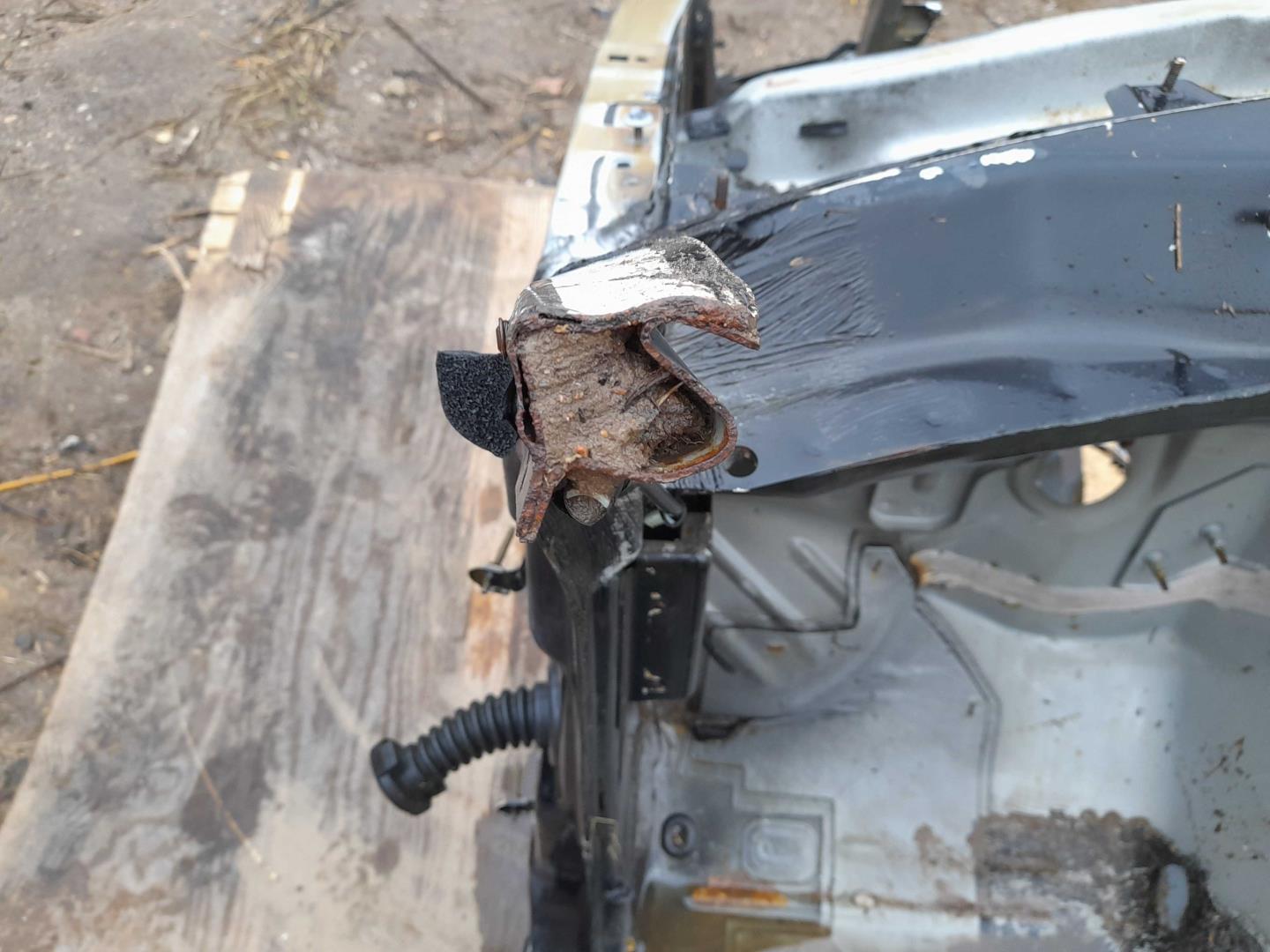 Лонжерон передний левый