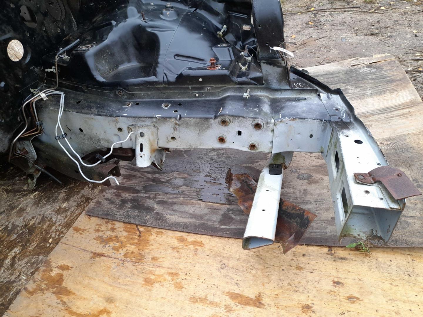 Лонжерон передний левый