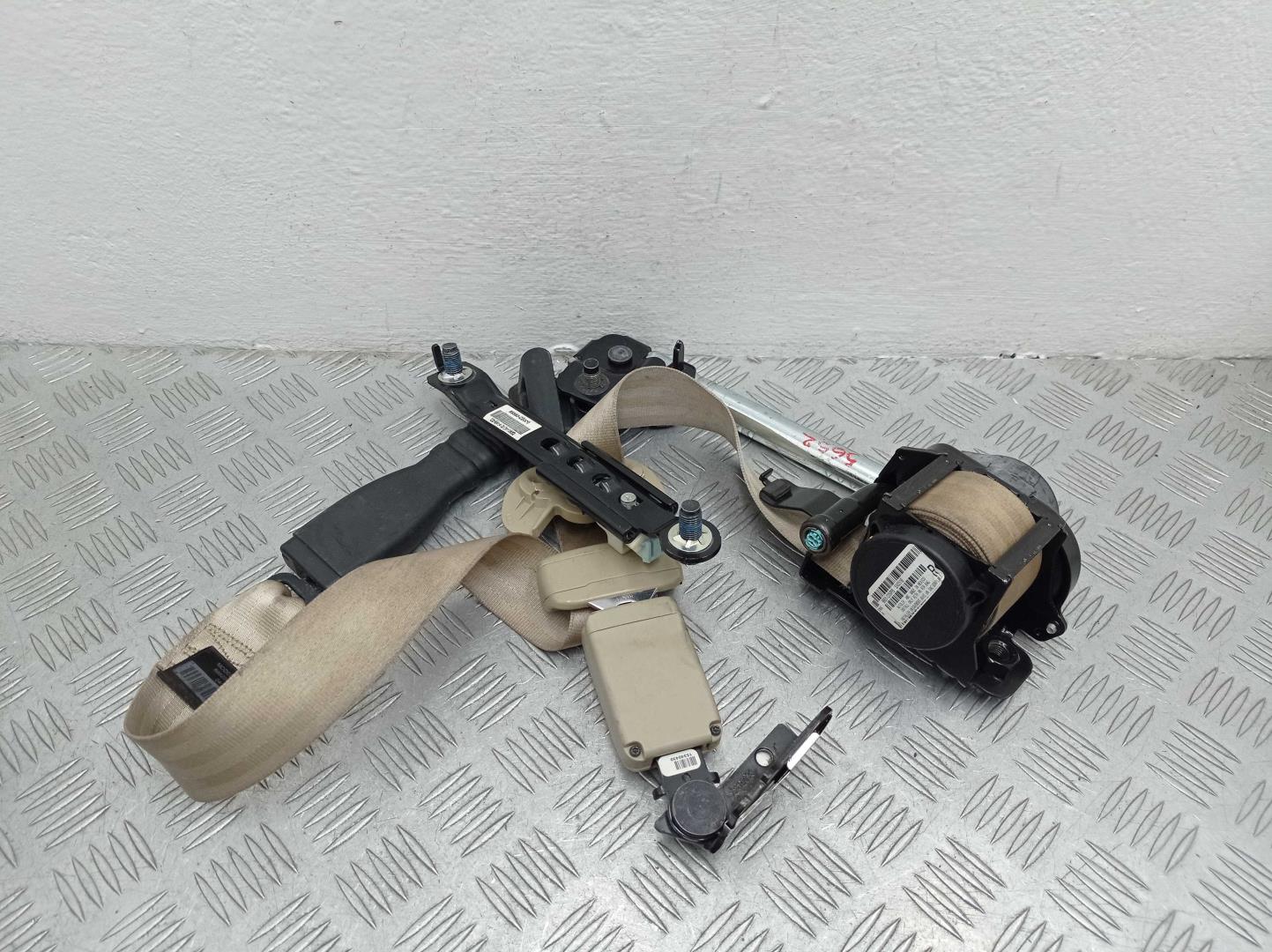 Ремень безопасности