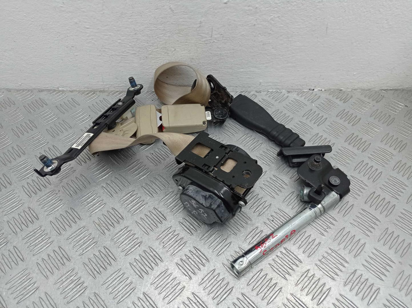 Ремень безопасности