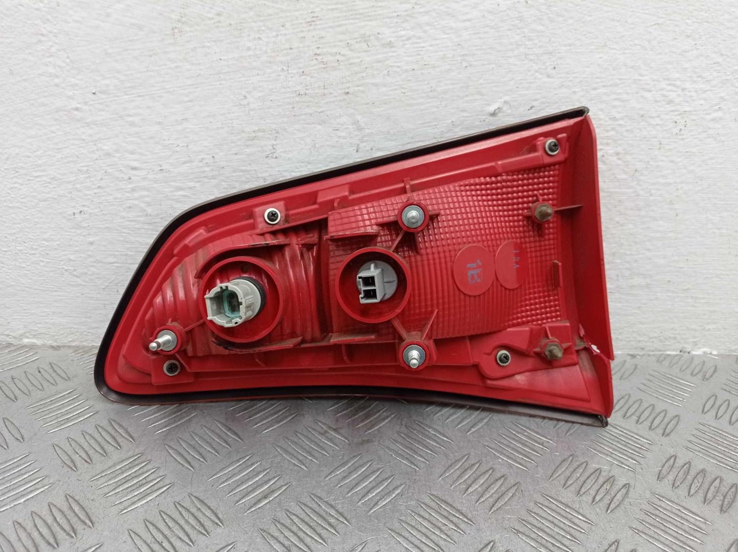 Фонарь задний внутренний левый