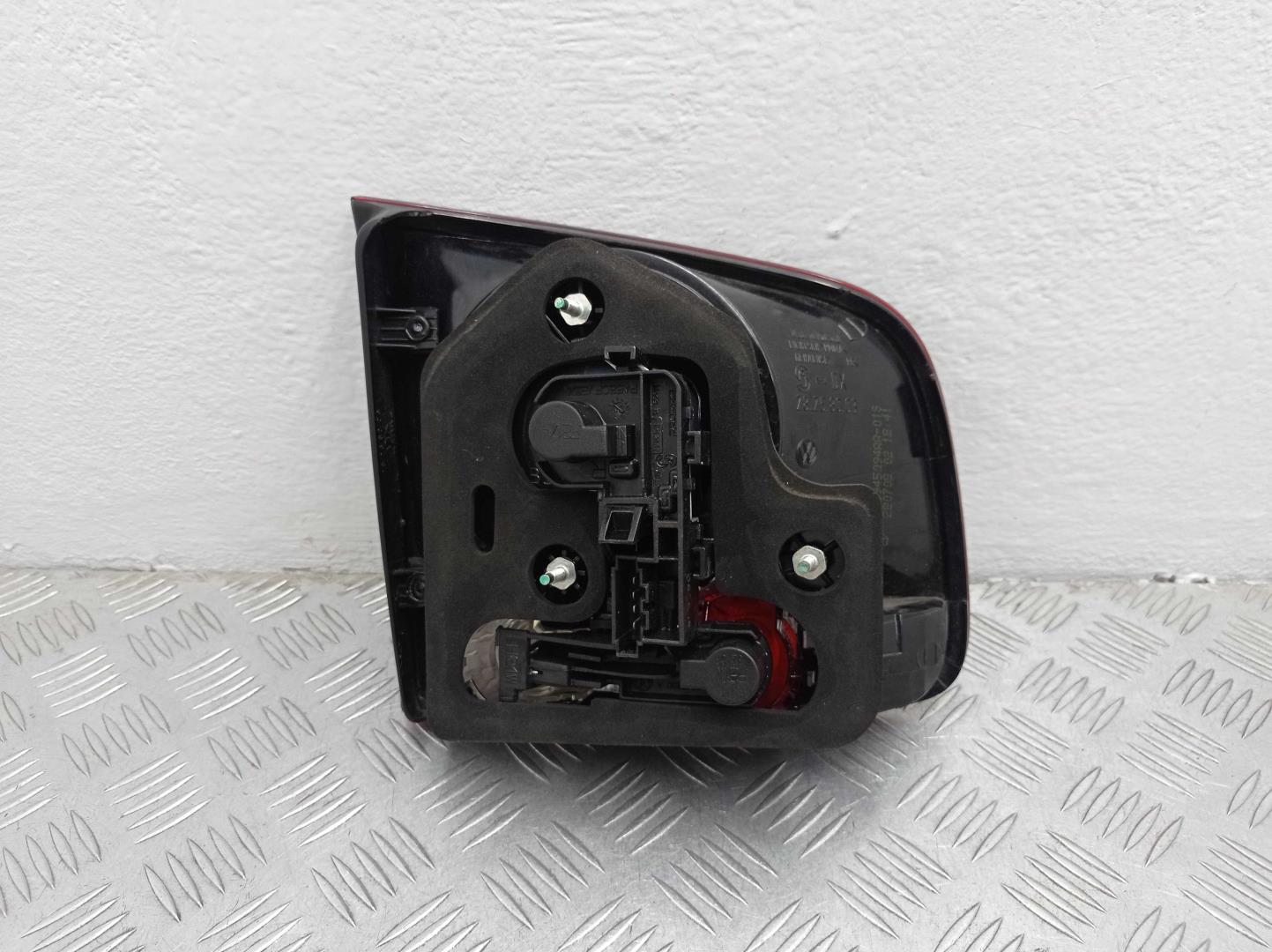 Фонарь задний внутренний правый