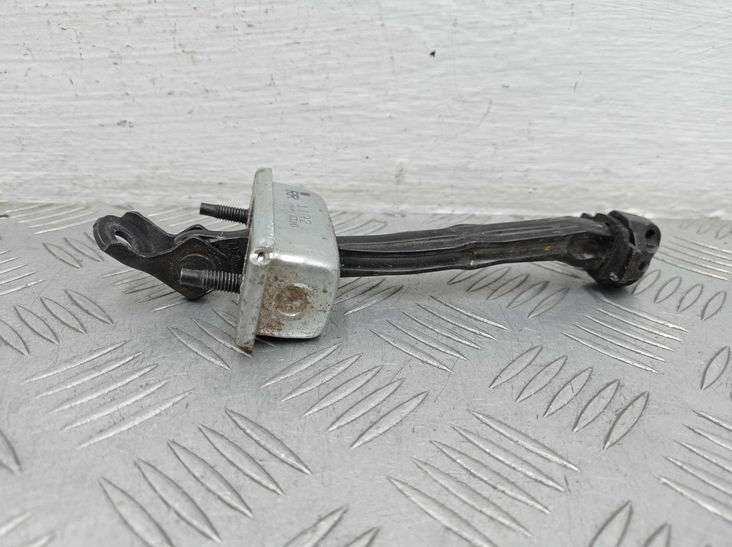 Ограничитель двери