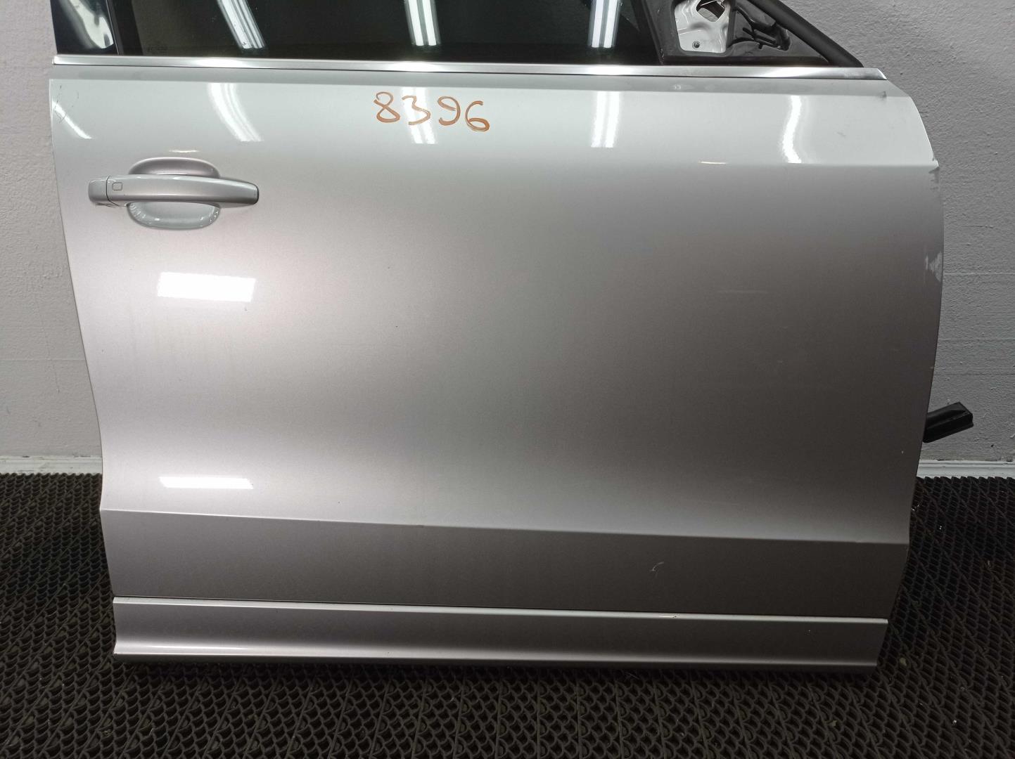 Стекло двери передней правой