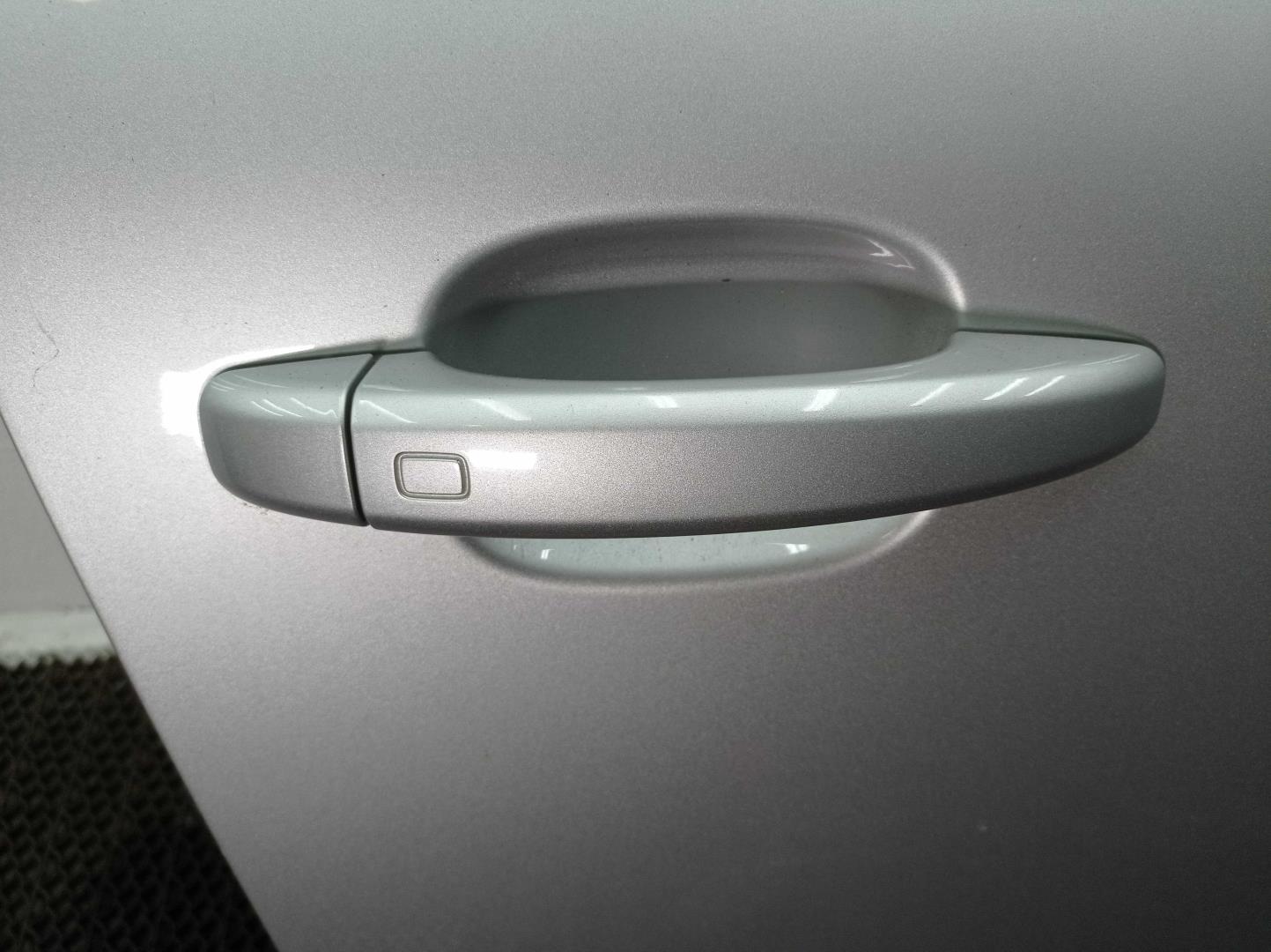 Стекло двери передней правой