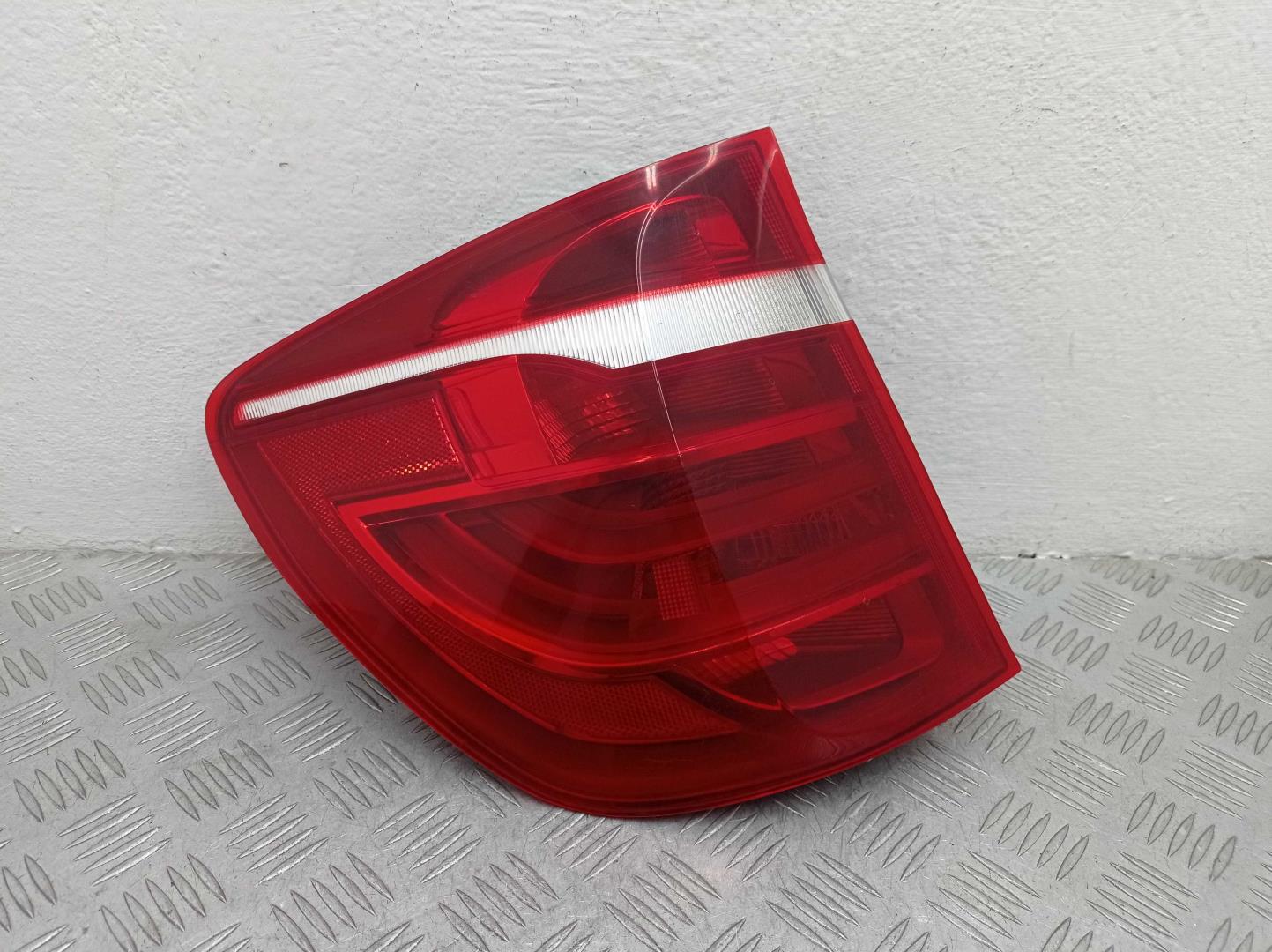 Фонарь задний наружный левый