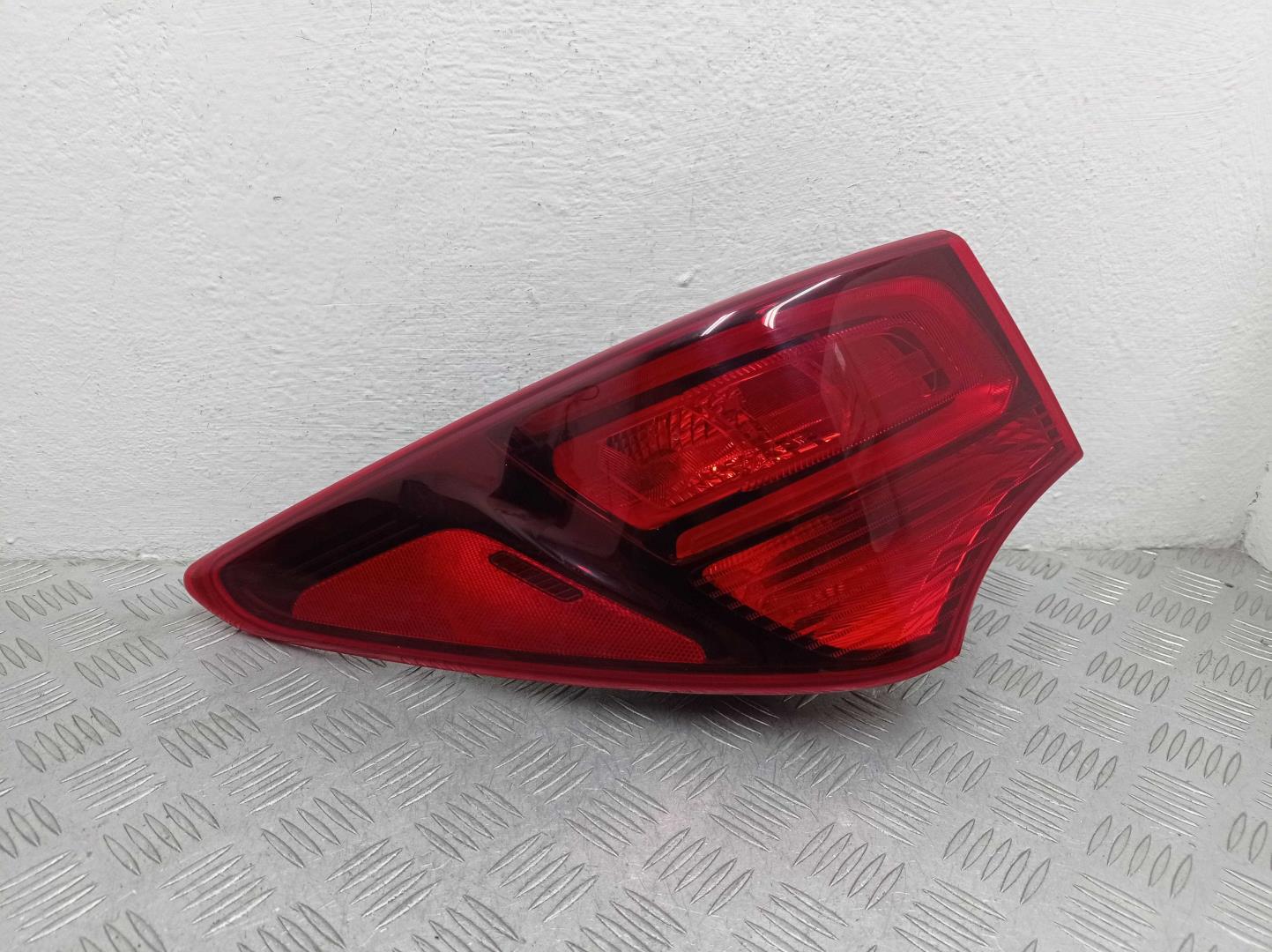 Фонарь задний наружный левый