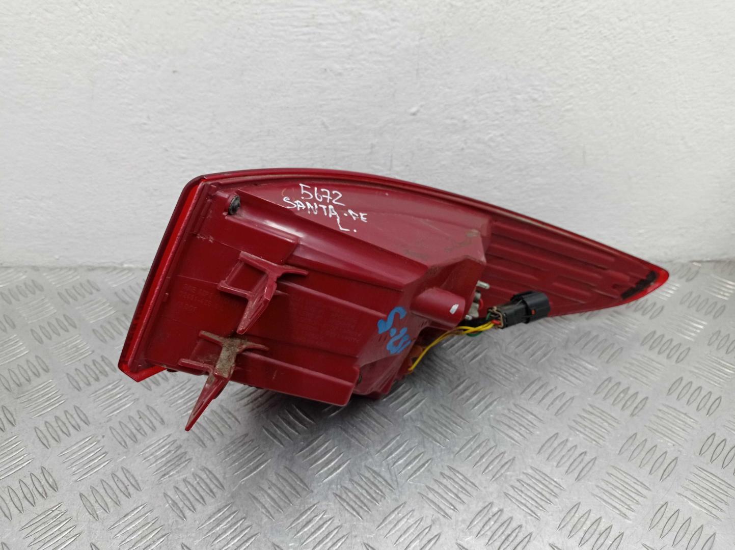 Фонарь задний наружный левый