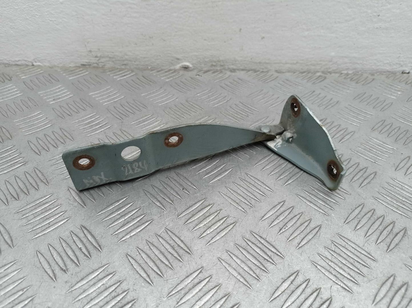 Петля капота правая