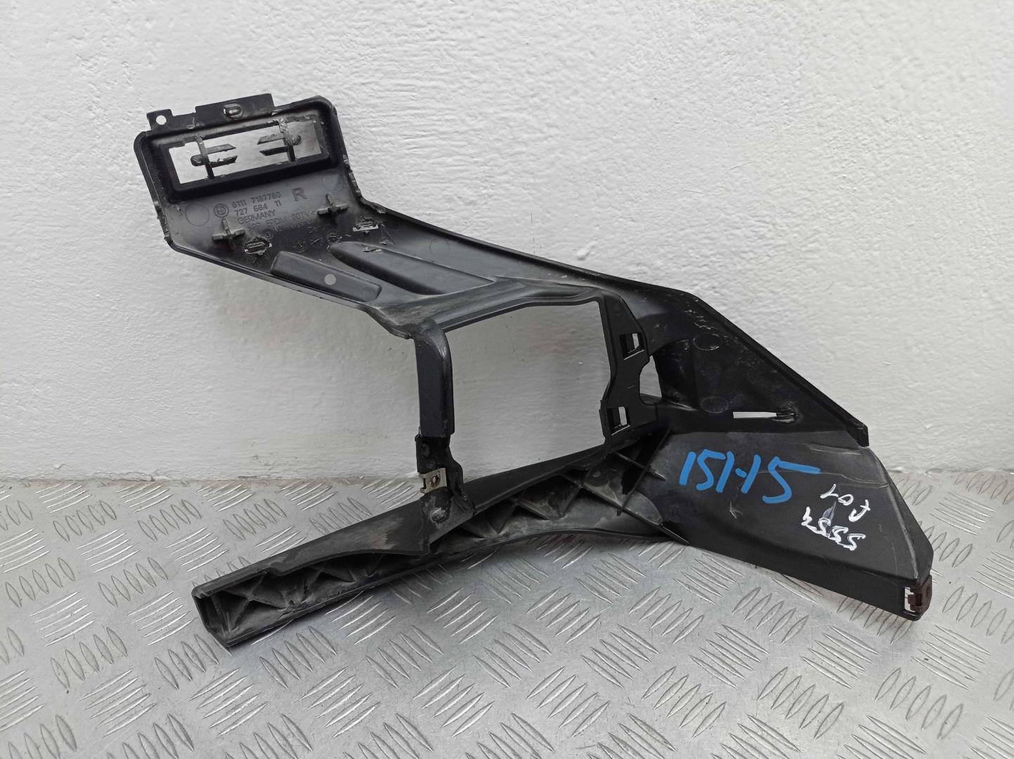 Кронштейн фар правый