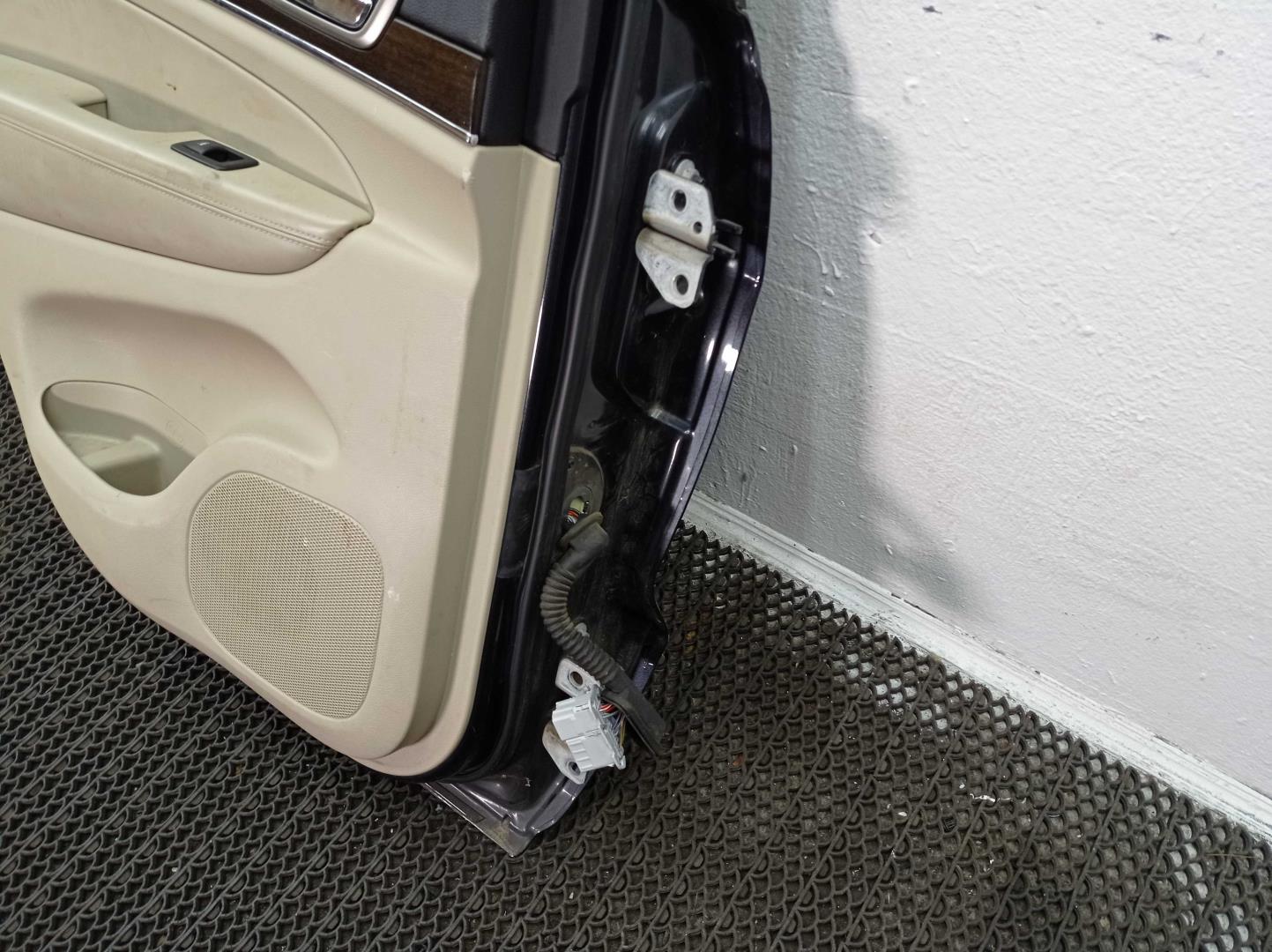 Замок двери задней левой