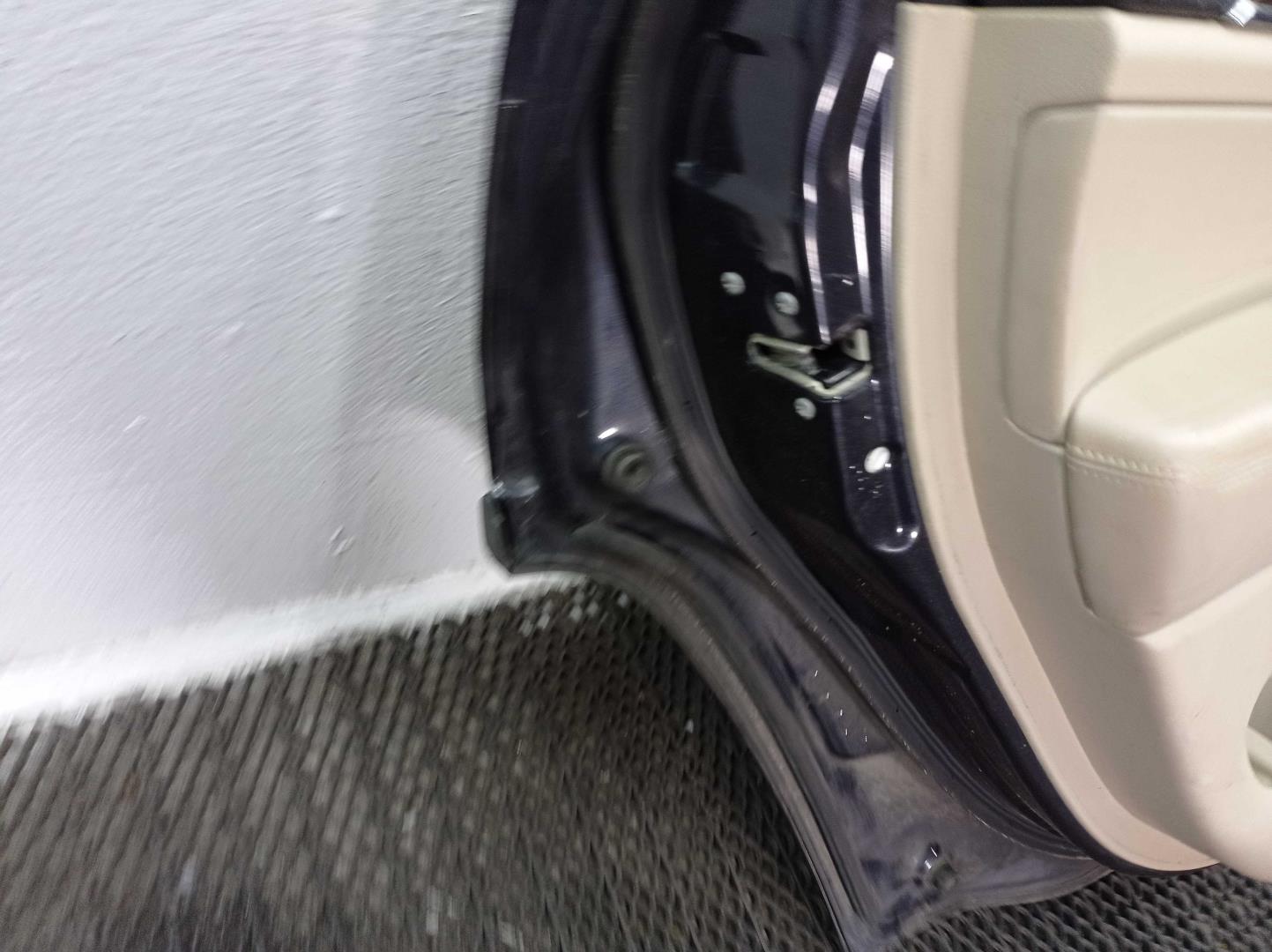 Замок двери задней левой