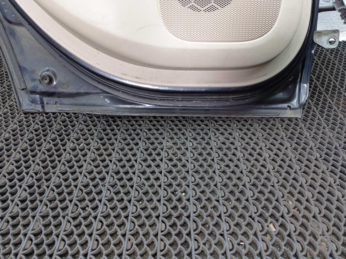 Замок двери задней левой