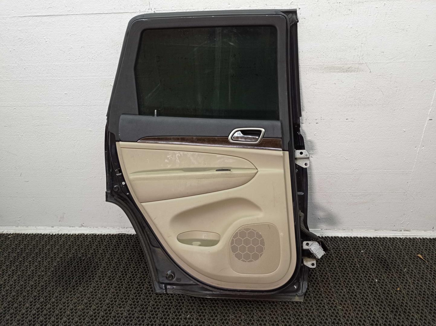 Замок двери задней левой