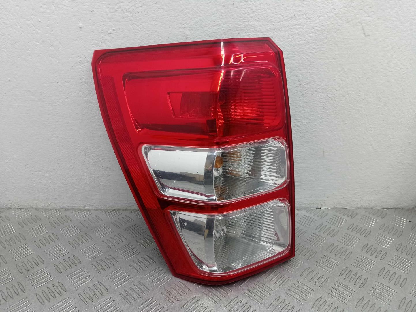 Фонарь задний наружный левый