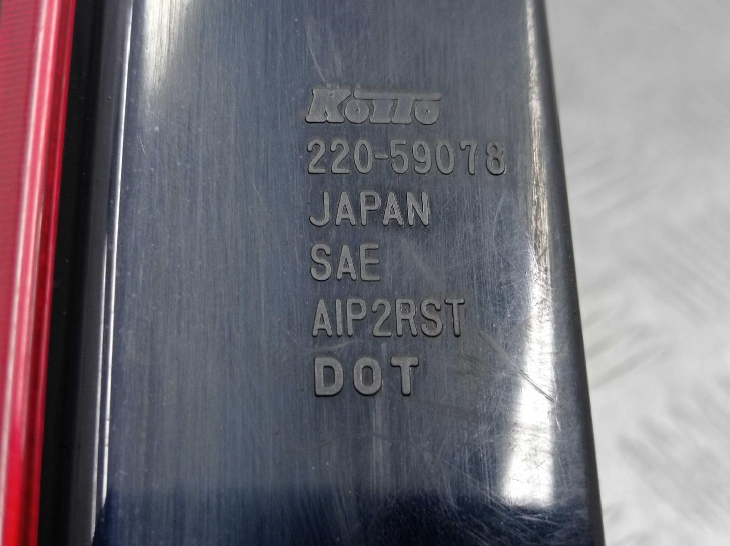 Фонарь задний наружный левый