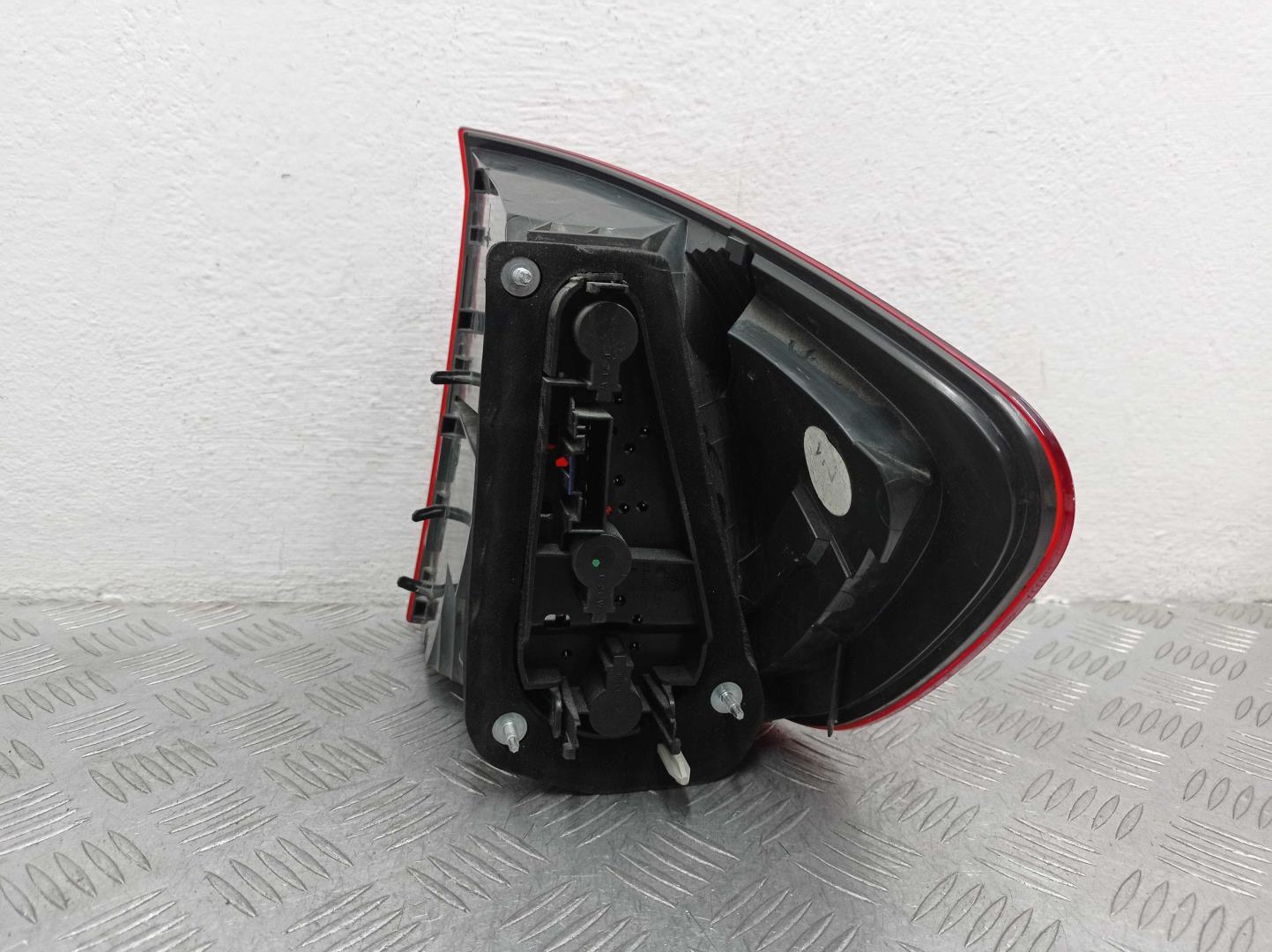 Фонарь задний наружный левый