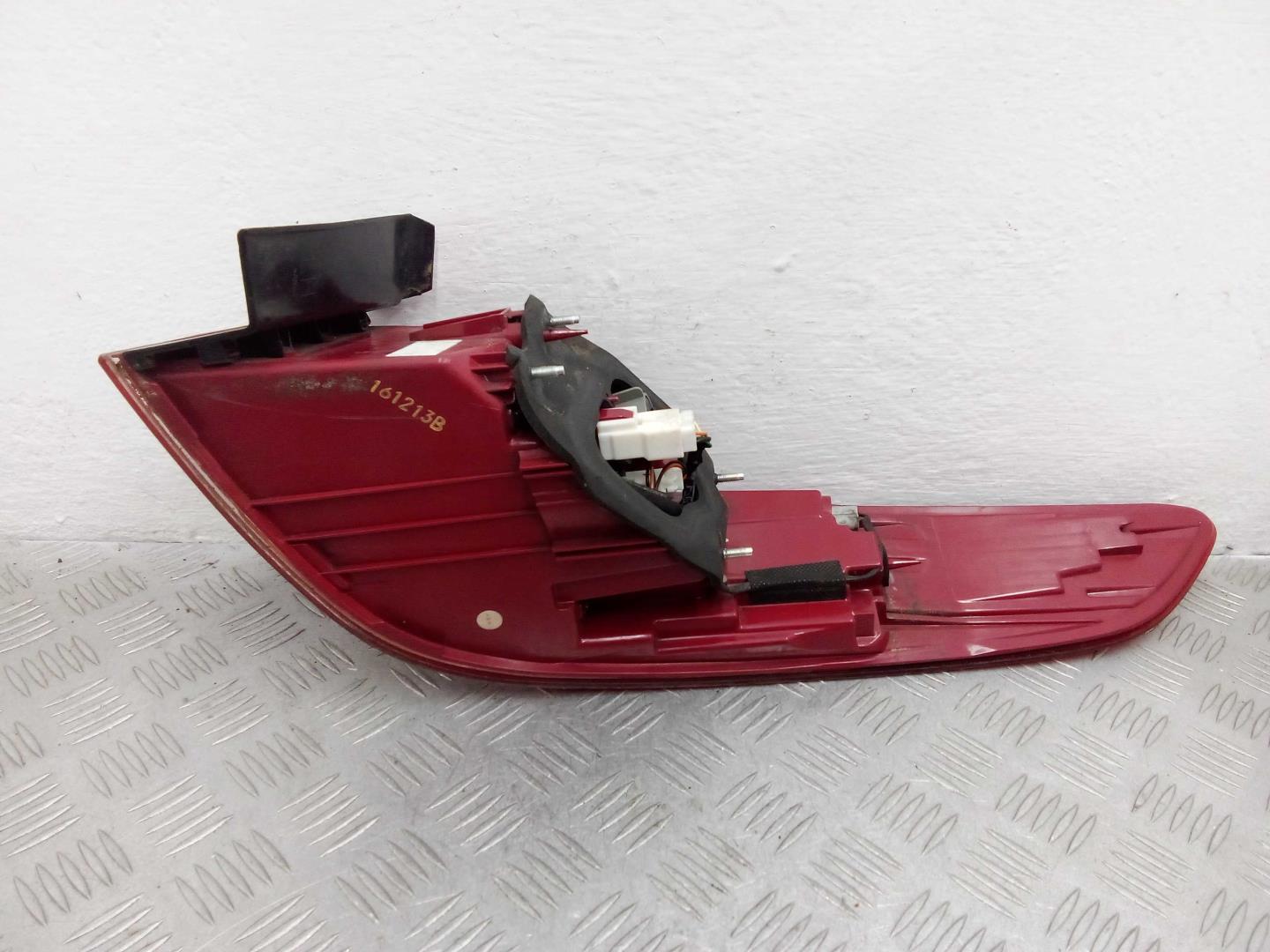 Фонарь задний наружный левый