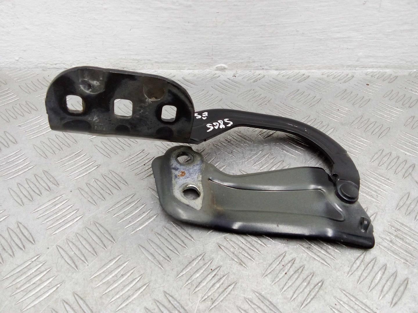 Петля капота левая